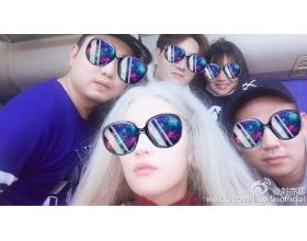 刘亦菲《一代妖精》杀青 满头白发妖气足